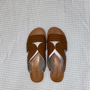 Indigo Rd. Womens bayron Sandals